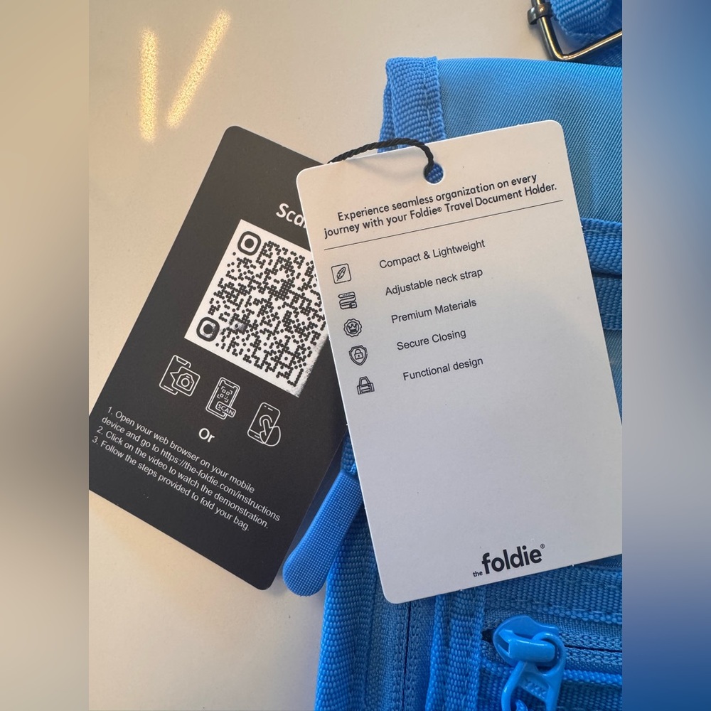 NWT The Foldie Travel Document Holder RFID Azur Blue Crossbody - Picture 5 of 6